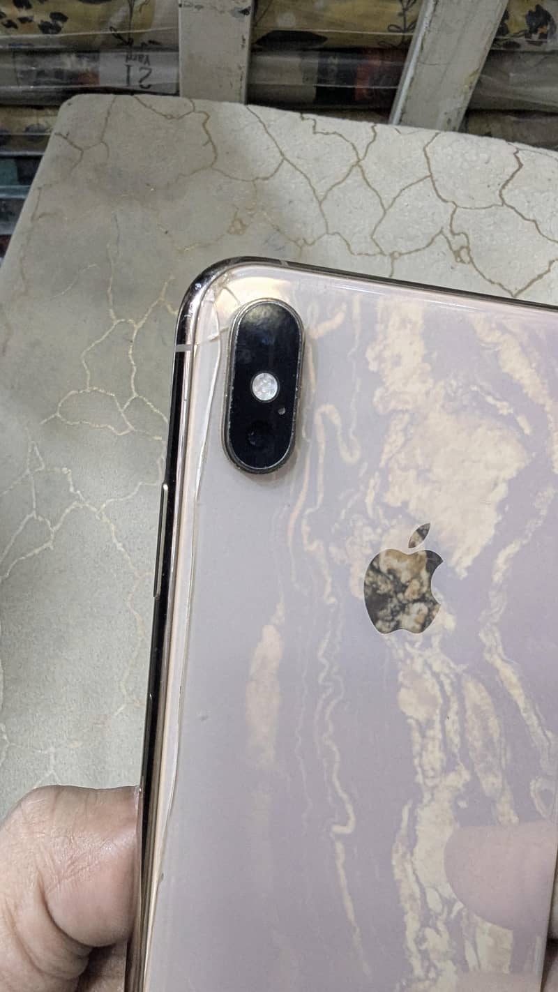 Apple iPhone XS Max 3