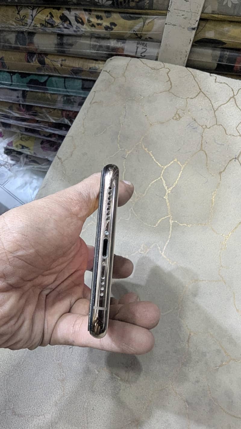 Apple iPhone XS Max 5