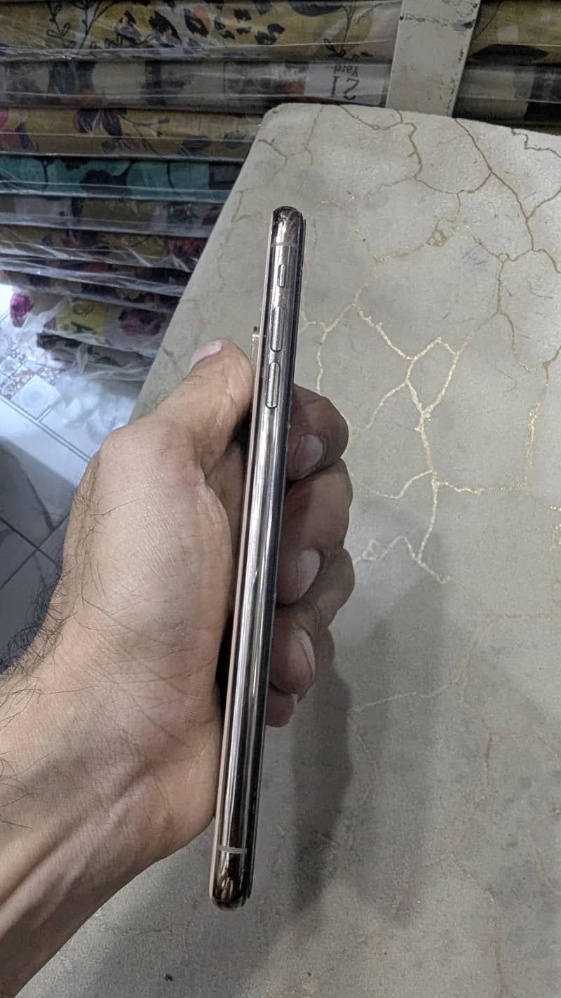 Apple iPhone XS Max 6