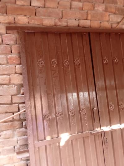 majbut lohe ka darwaza
