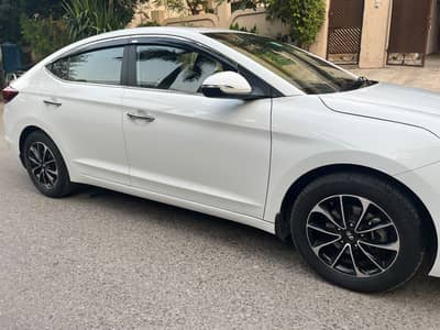 Hyundai Elantra GLS 2.0 2022 | 36,000 KM | Bumper-to-Bumper Genuine |