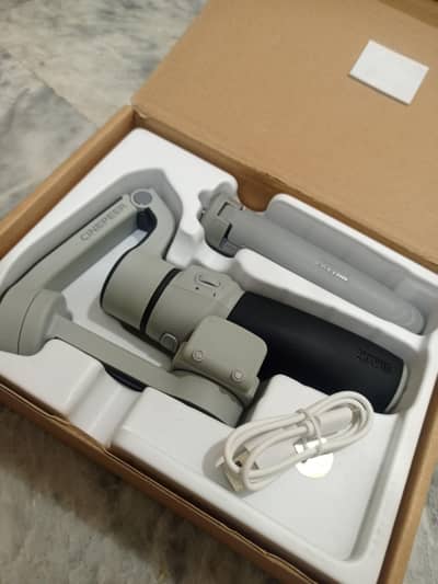 Zhiyun Cinepeer CQ5 Gimbal for Stable Mobile Video Recording