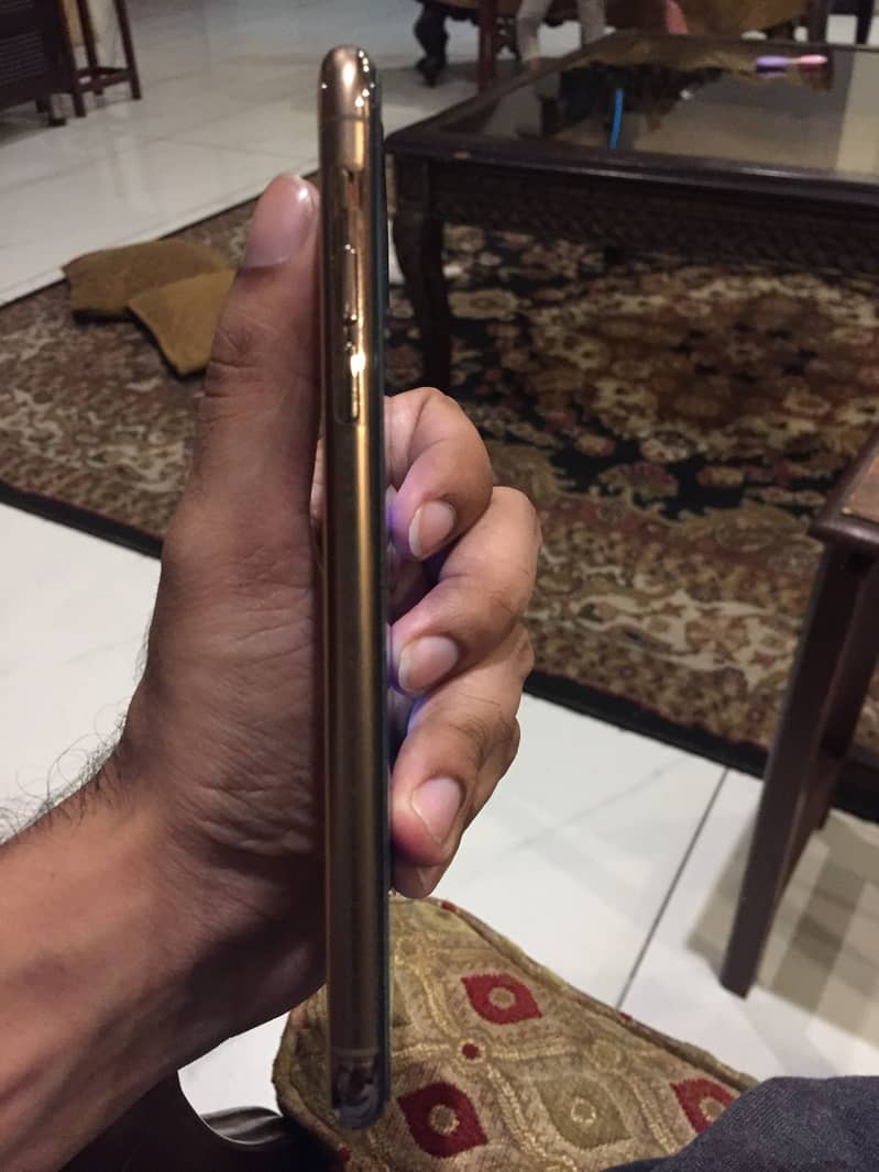 Apple iPhone 11 Pro Max 2