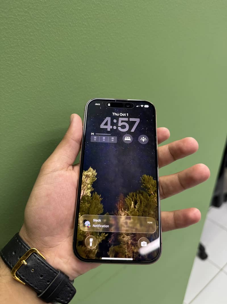 Apple iPhone 16 Pro 2