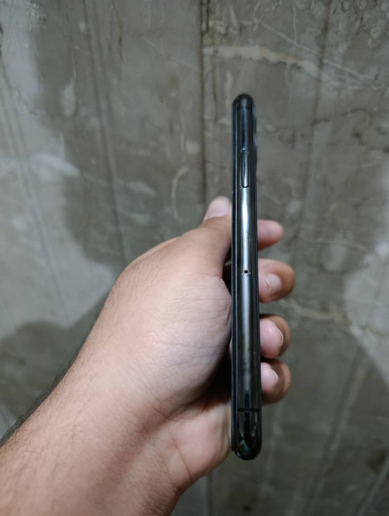 Apple iPhone 11 Pro 2