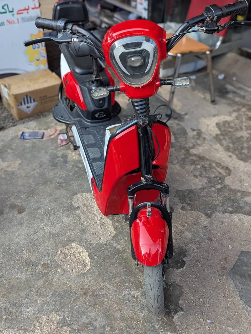 electric mini Scooty 1