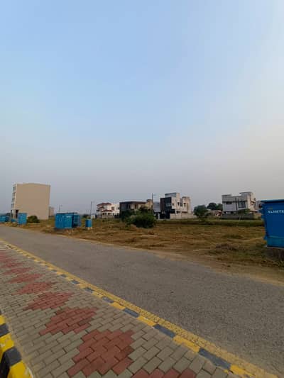 1 Kanal Next to Corner Main Ki Back Near Market Park Masjid Possession plot
