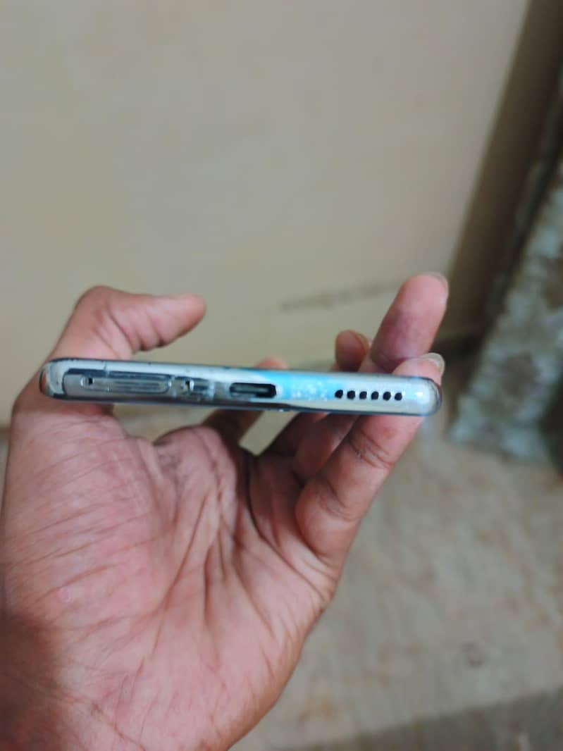 Tecno CAMON 40 Pro 4