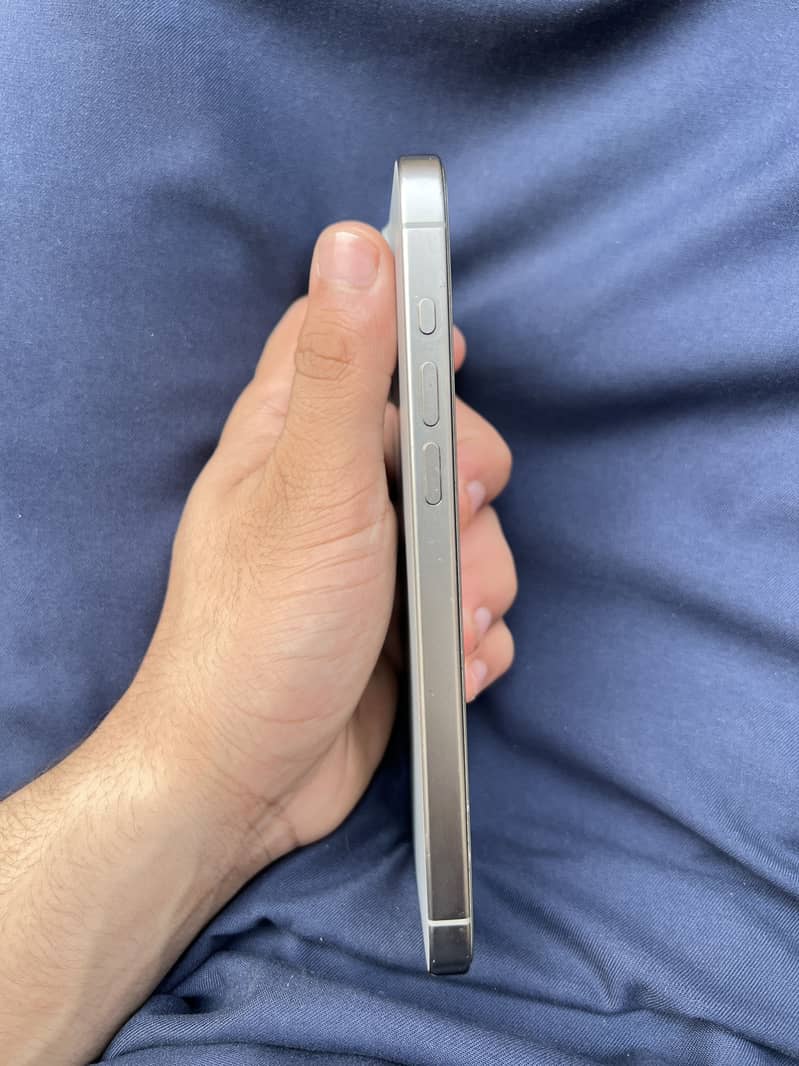 Apple iPhone 15 Pro Max 2