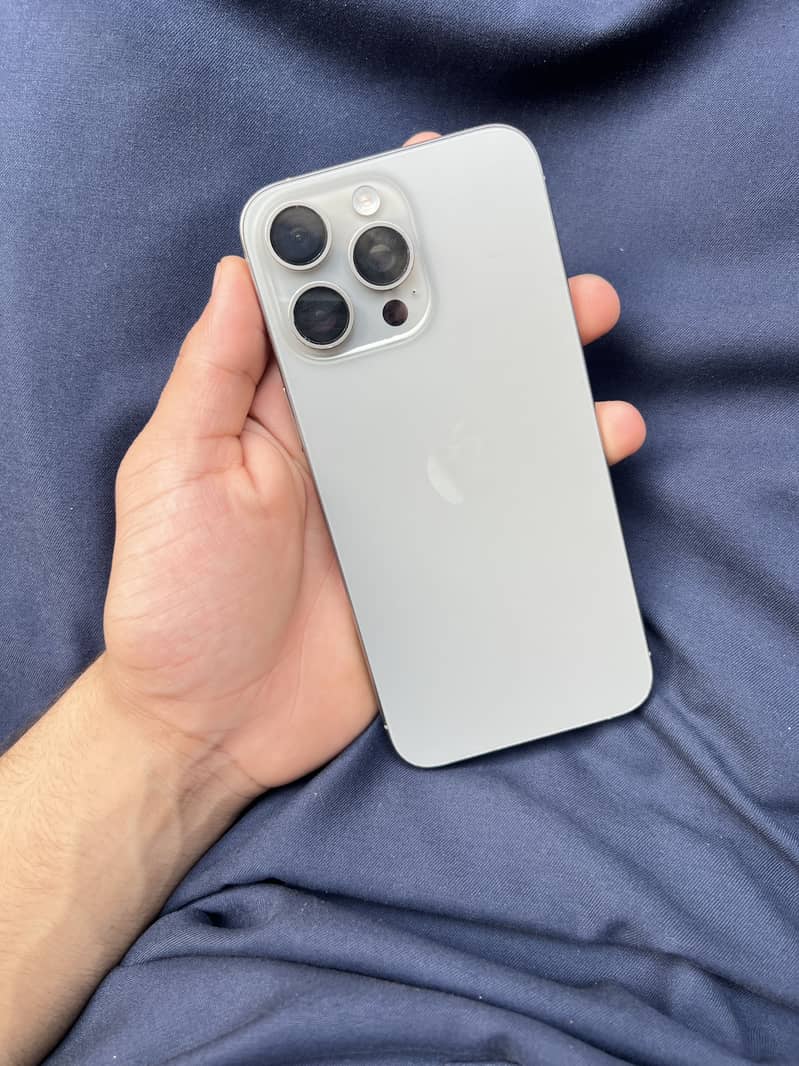 Apple iPhone 15 Pro Max 3