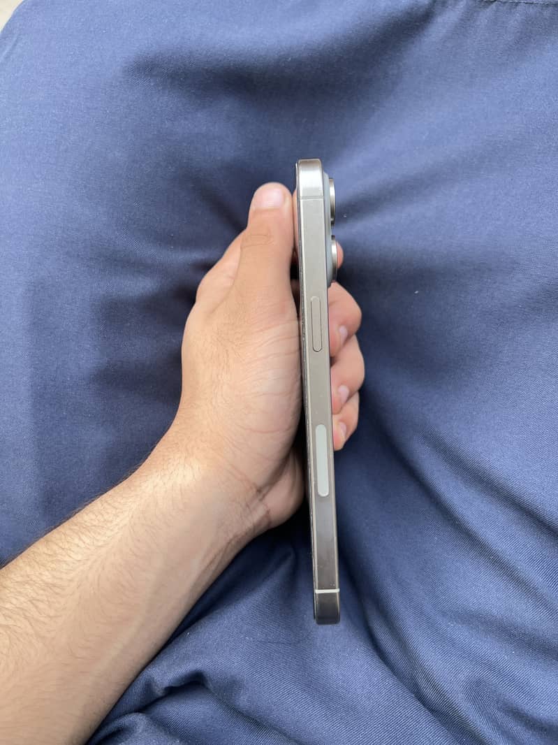 Apple iPhone 15 Pro Max 4