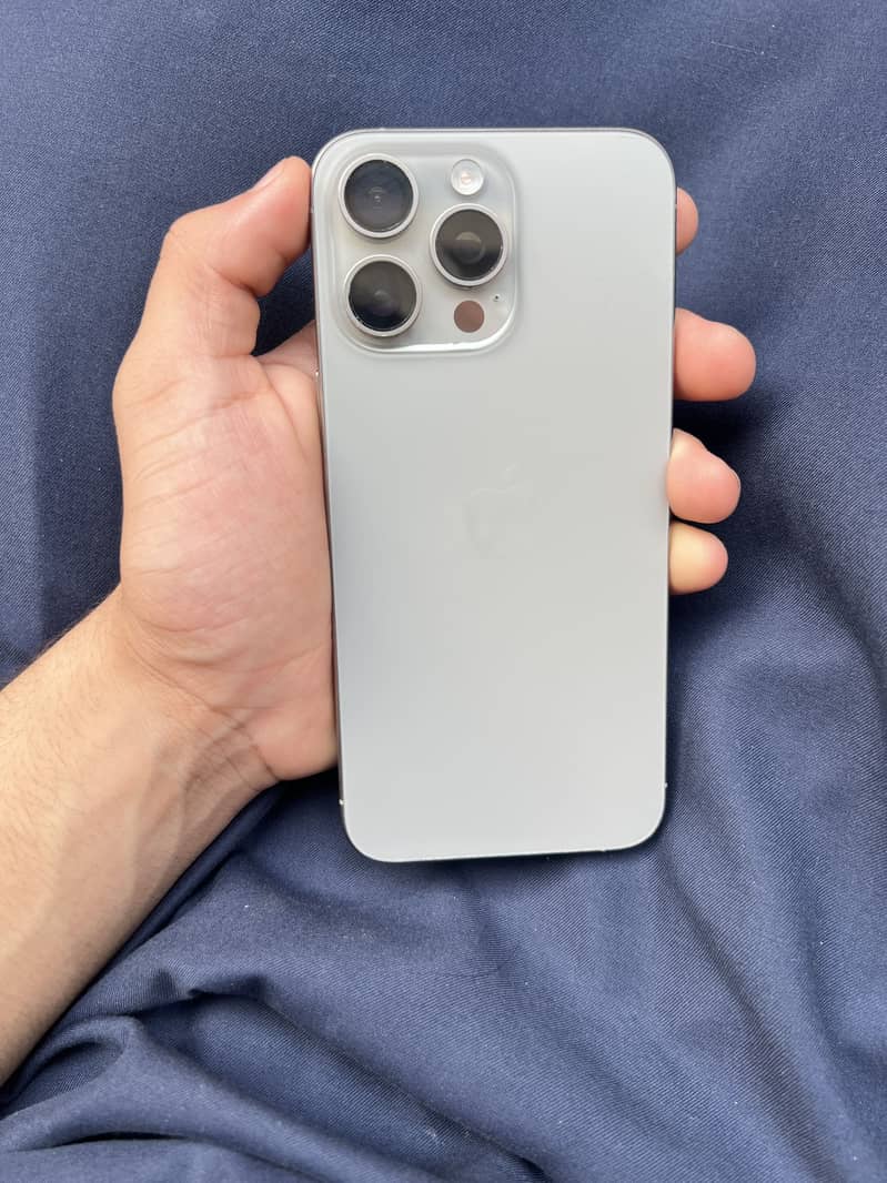 Apple iPhone 15 Pro Max 5