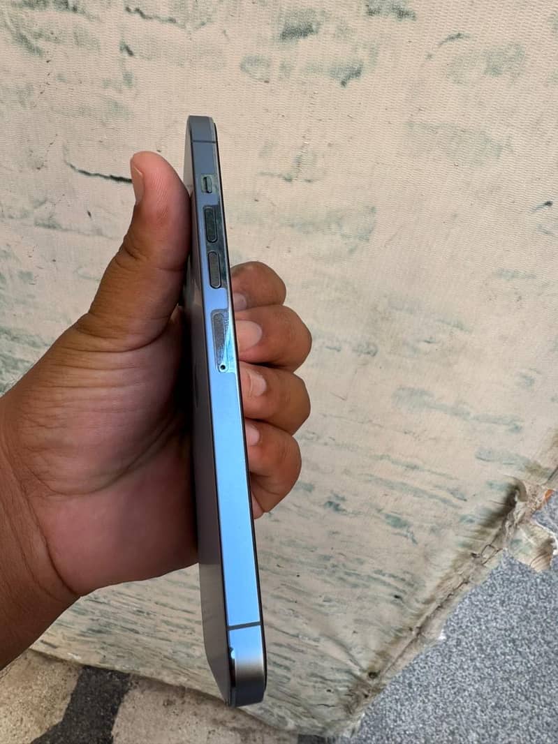 Apple iPhone 13 Pro Max 4