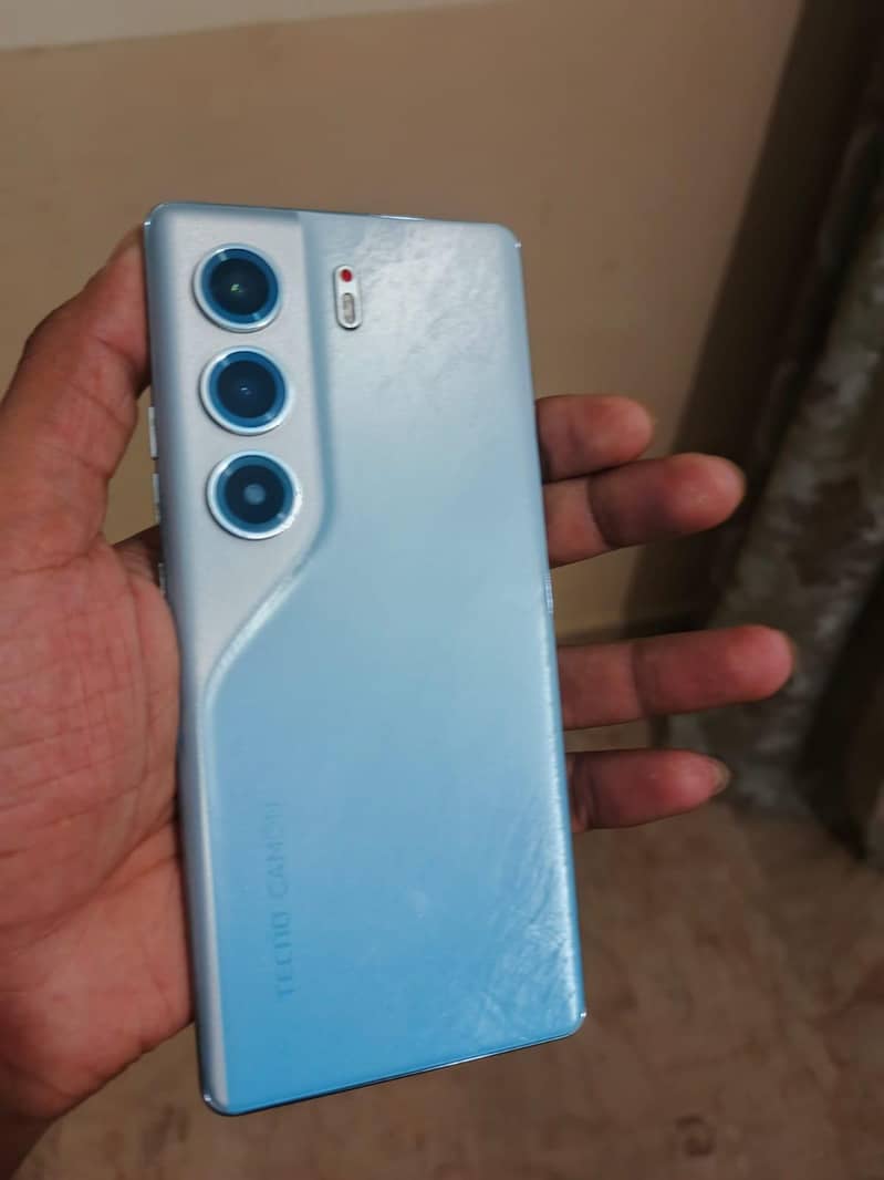 Tecno CAMON 40 Pro 0