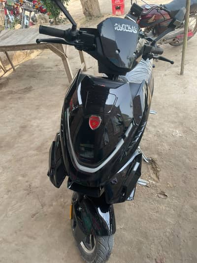 Metro Metrix Electric scooter 3800W power Up to 115 KM on a single chr