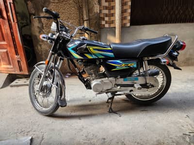Honda 125 2026 black