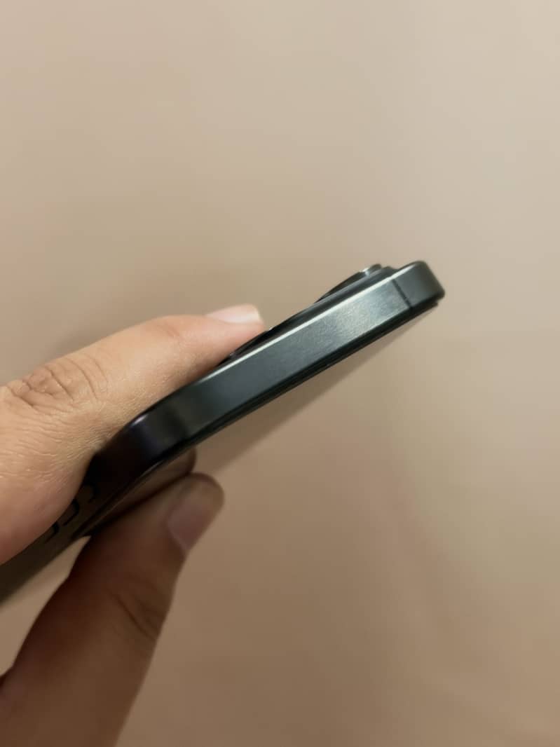 Apple iPhone 15 Pro 3