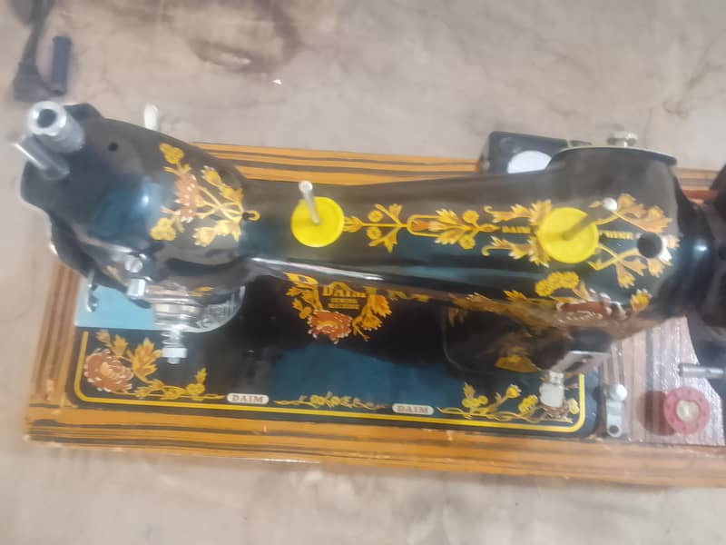 Daim sewing machine new 1