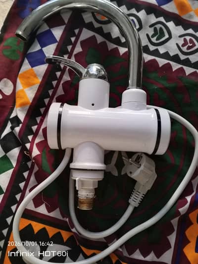 Instant electric water heater