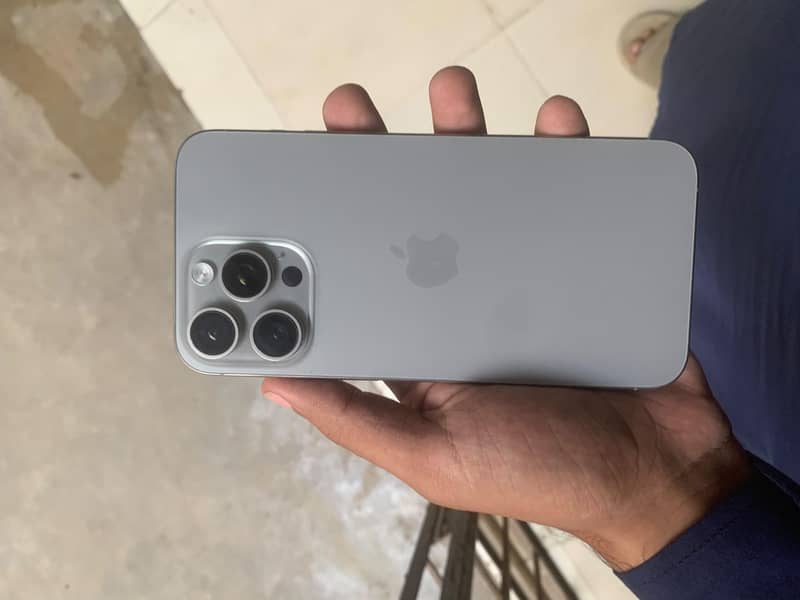 Apple iPhone 15 Pro Max 0
