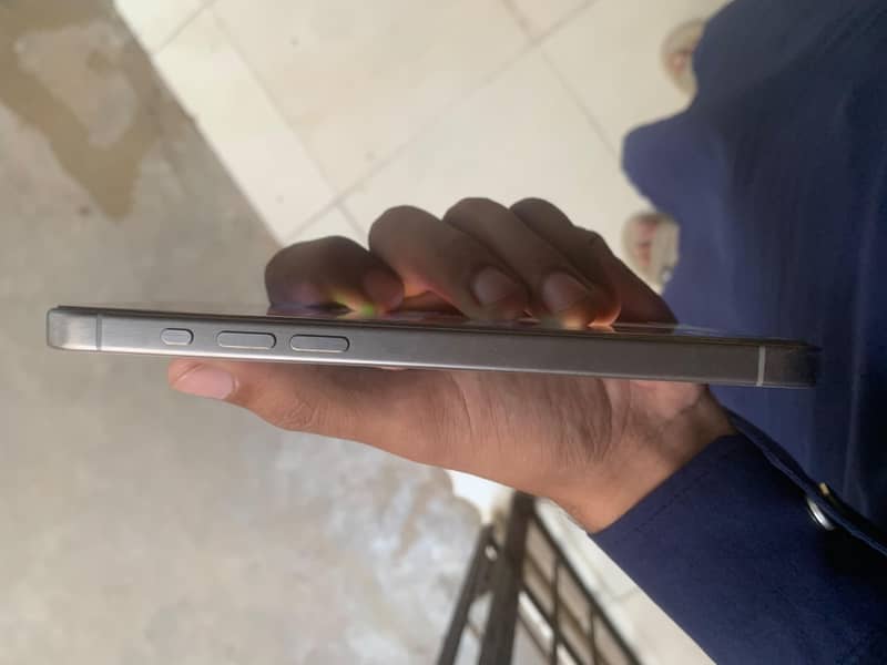 Apple iPhone 15 Pro Max 2