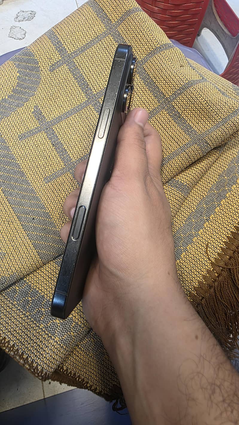 Apple iPhone 16 Pro Max 5