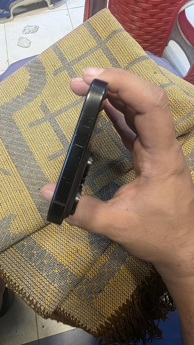 Apple iPhone 16 Pro Max 6