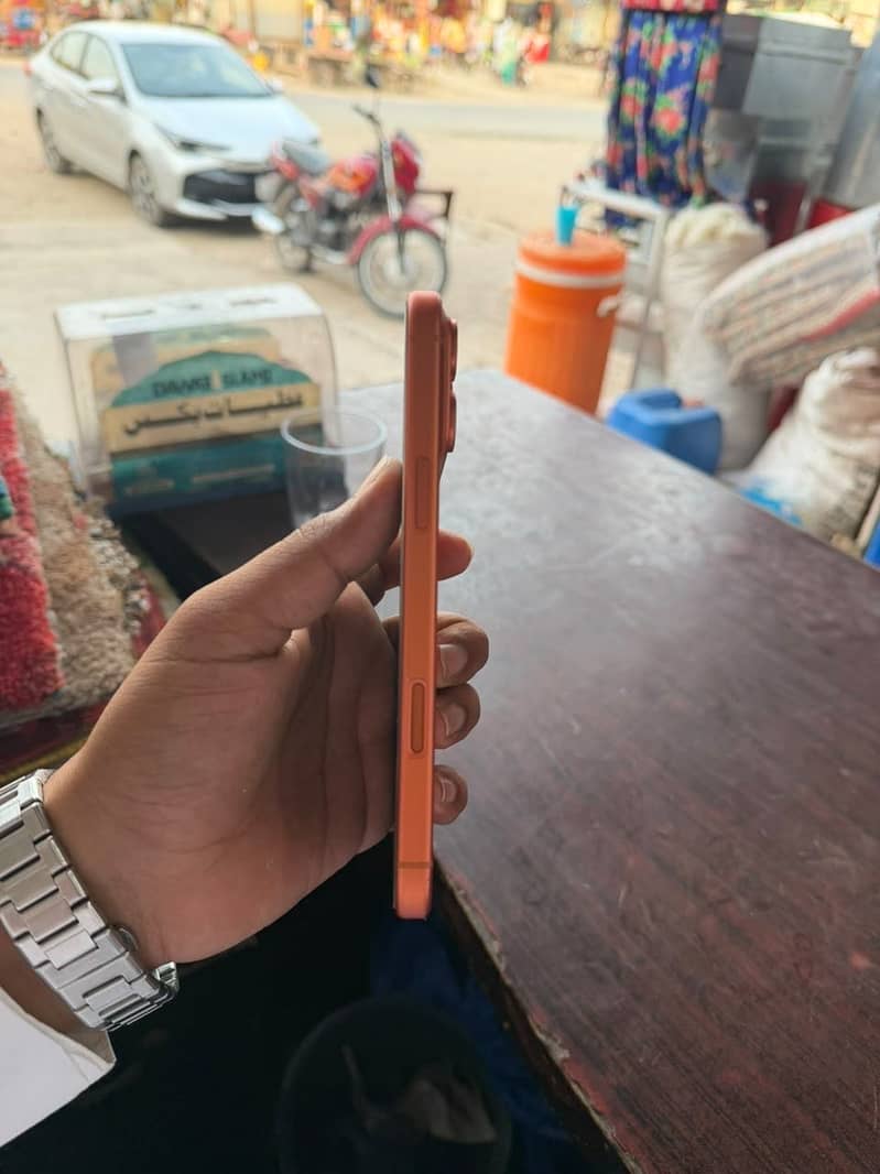 Apple iPhone 17 Pro Max 4