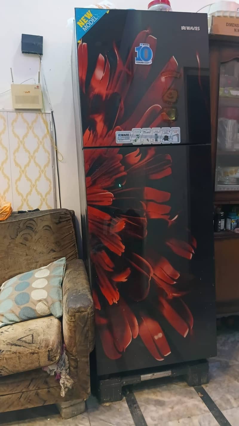 Waves full size refrigerator 0