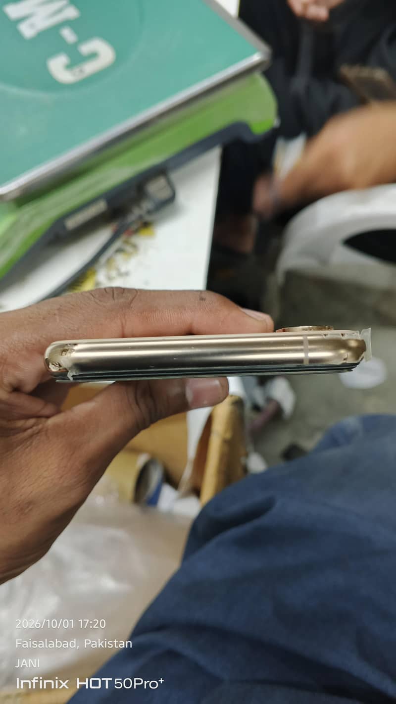 Apple iPhone XS 0