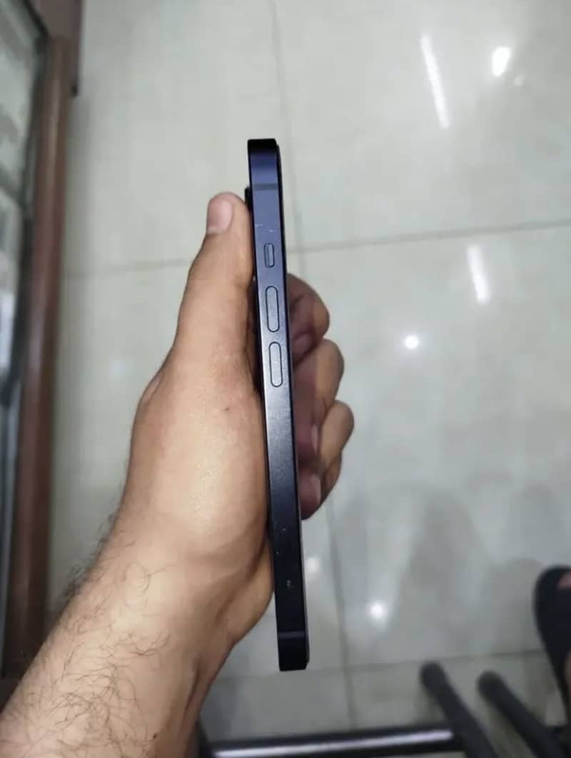 Apple iPhone 13 2