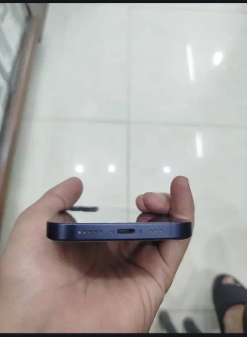 Apple iPhone 13 4