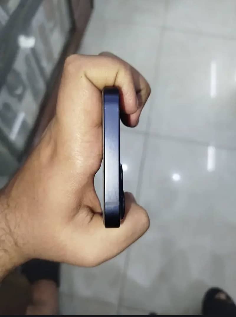 Apple iPhone 13 7