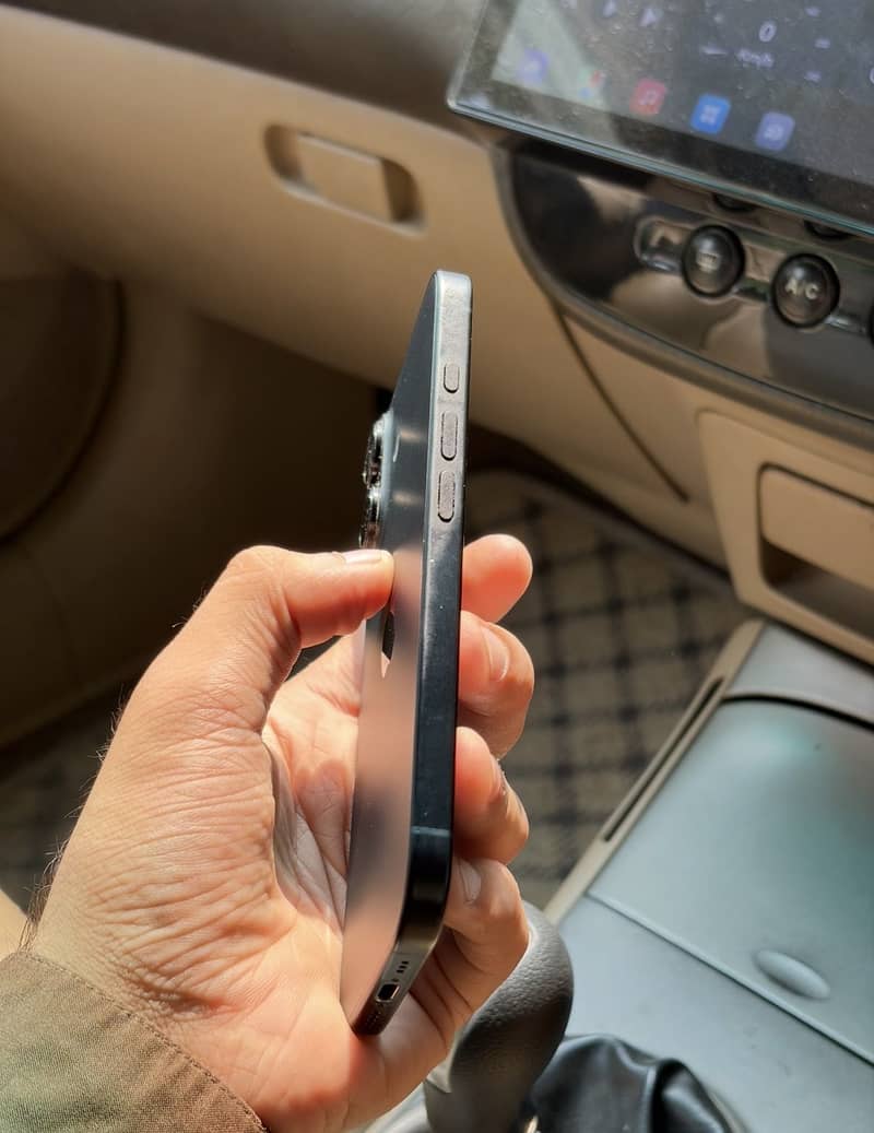 Apple iPhone 16 1