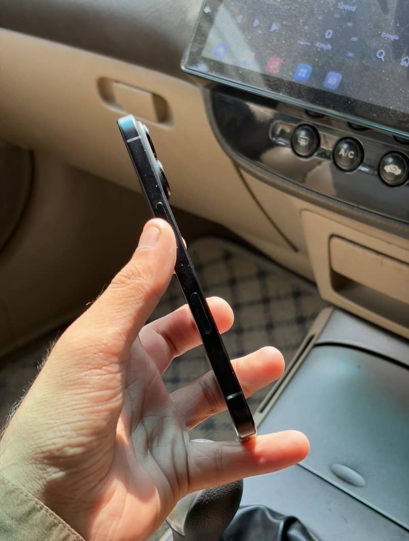 Apple iPhone 16 2