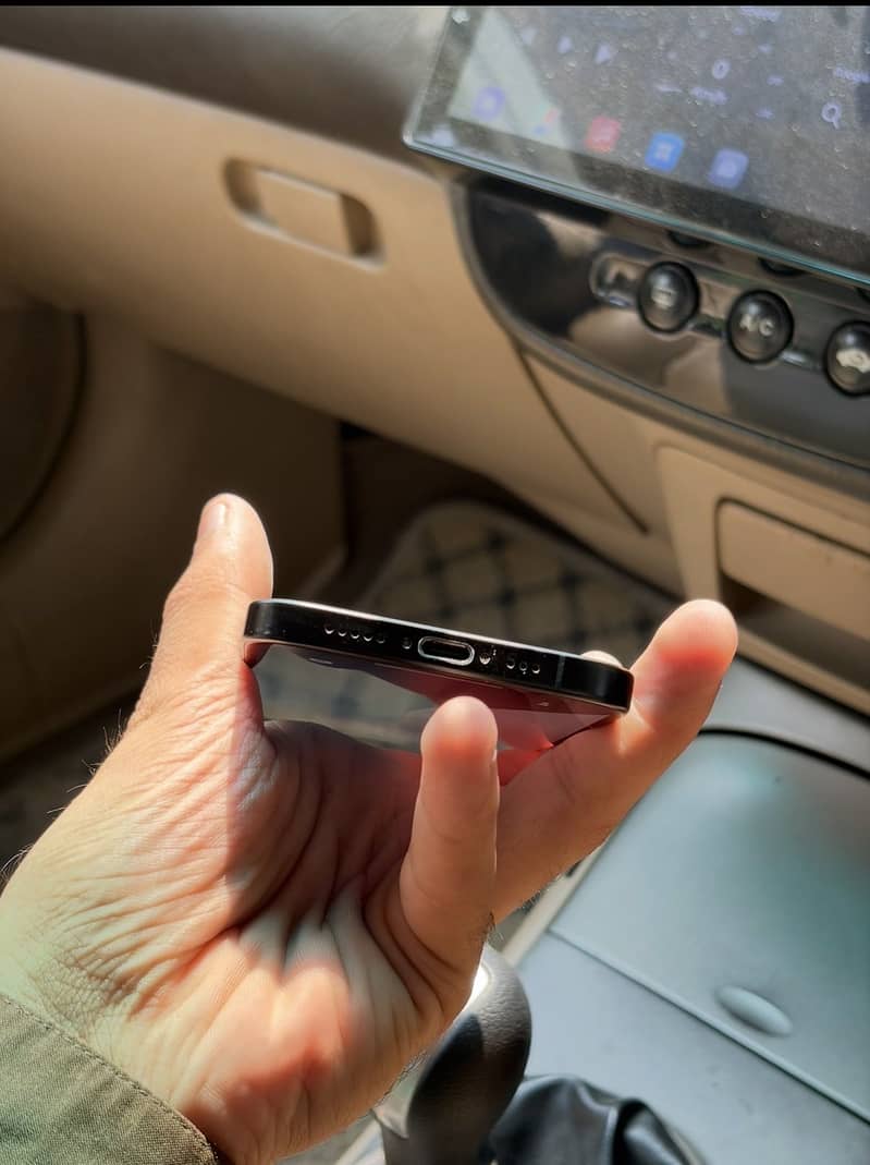 Apple iPhone 16 4