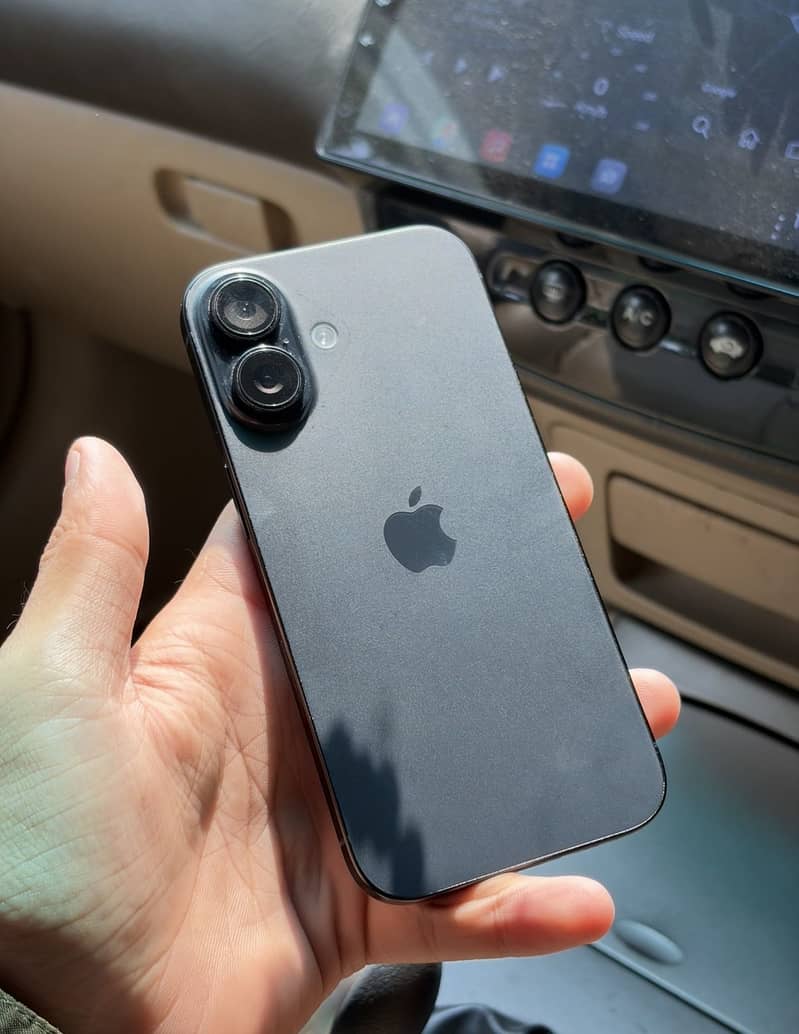 Apple iPhone 16 5