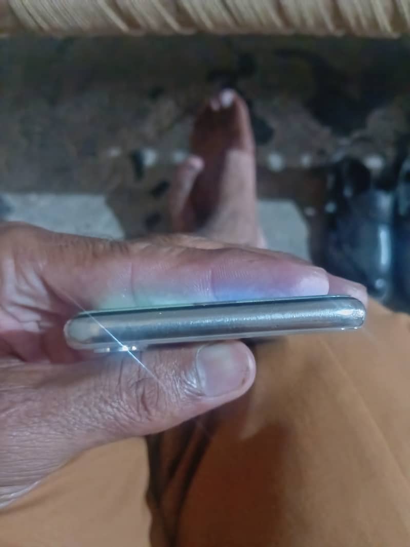 Apple iPhone X 4