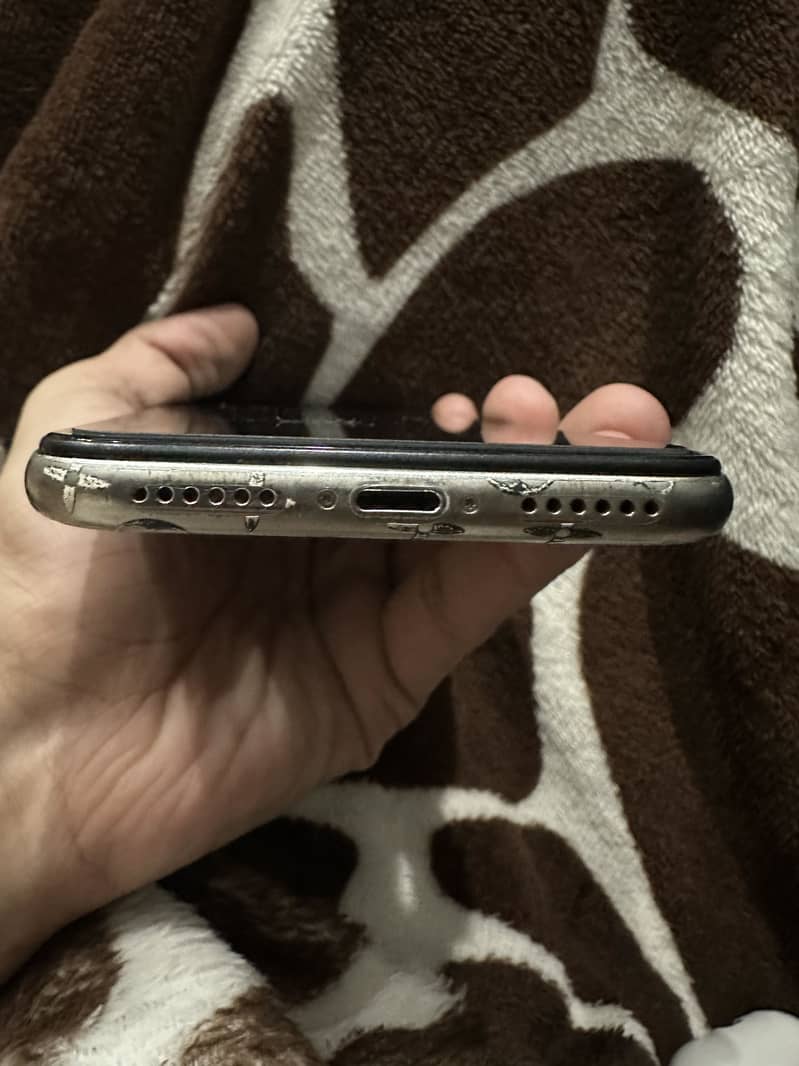 Apple iPhone X 3