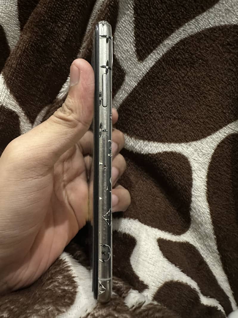 Apple iPhone X 4