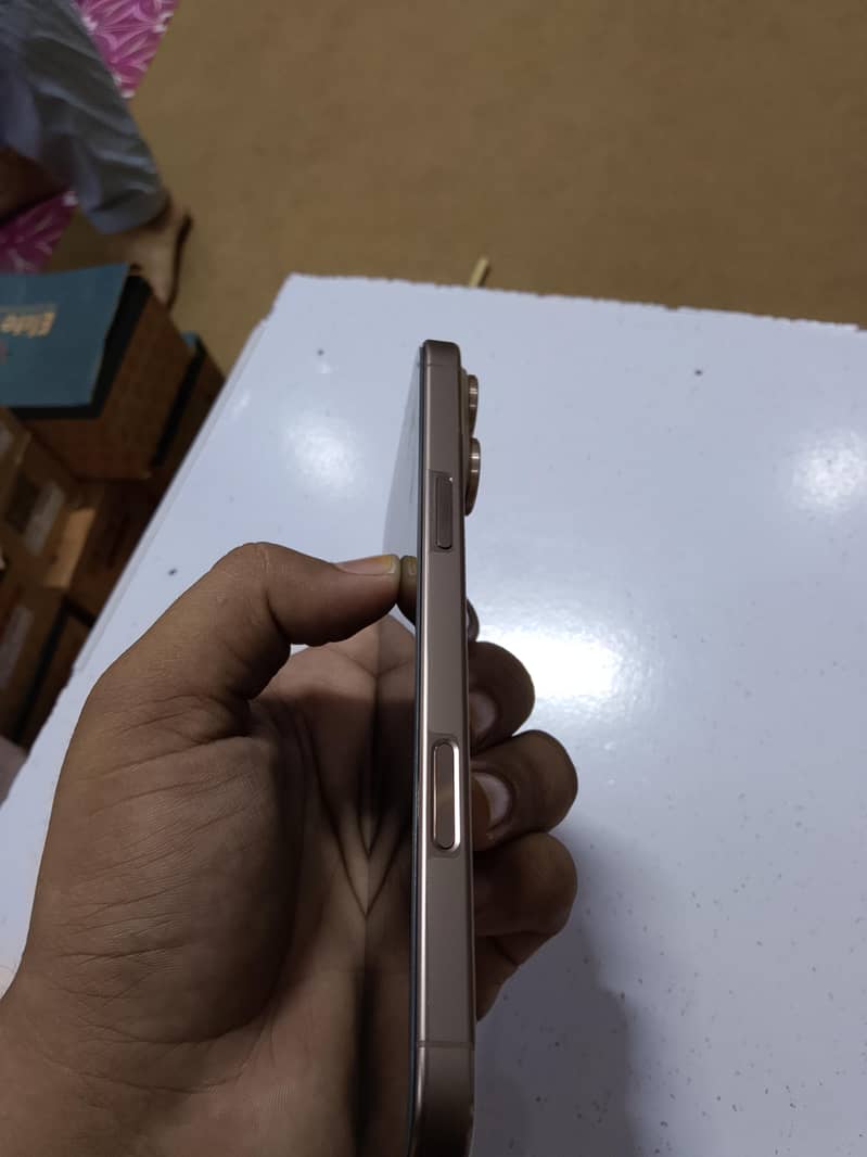 Apple iPhone 16 Pro Max 2