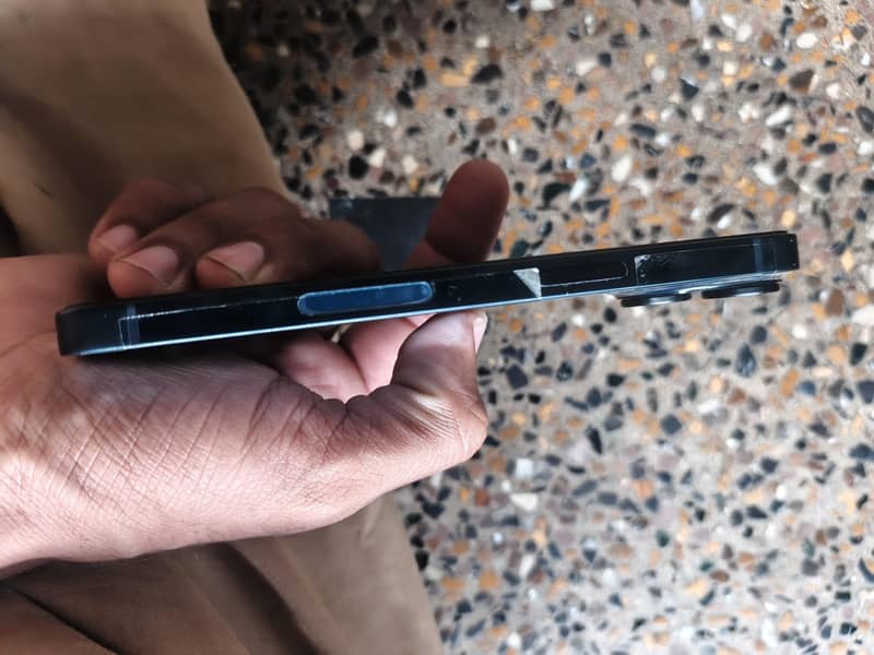Apple iPhone 14 3