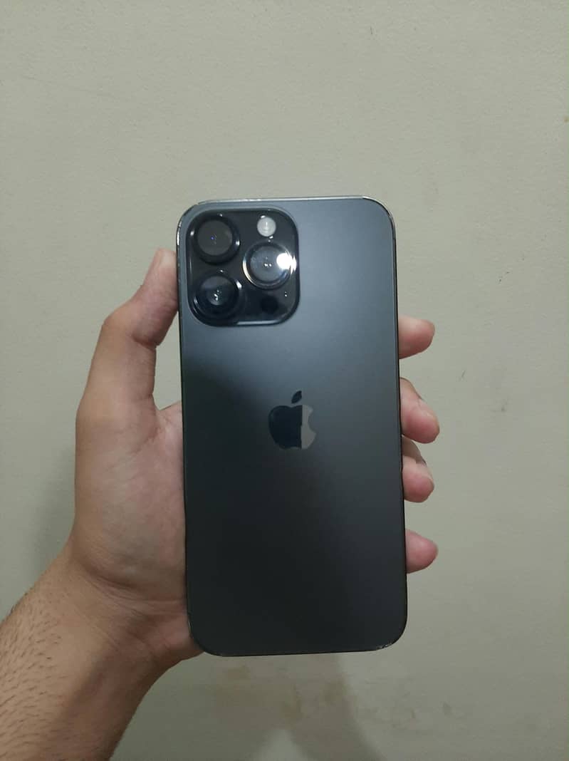 Apple iPhone 14 Pro Max 1