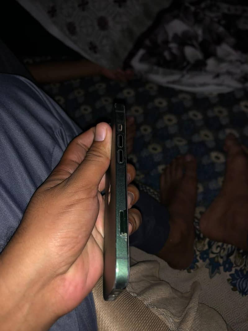 Apple iPhone 13 5
