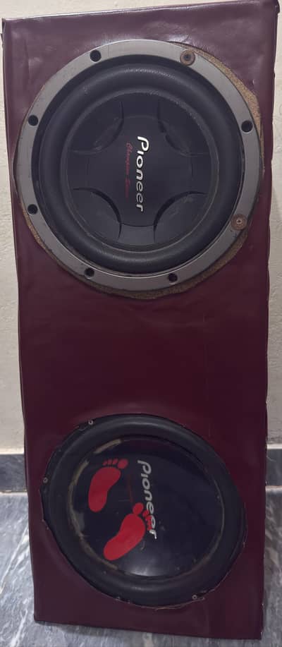 2boofers with heavy bass and Amplifier