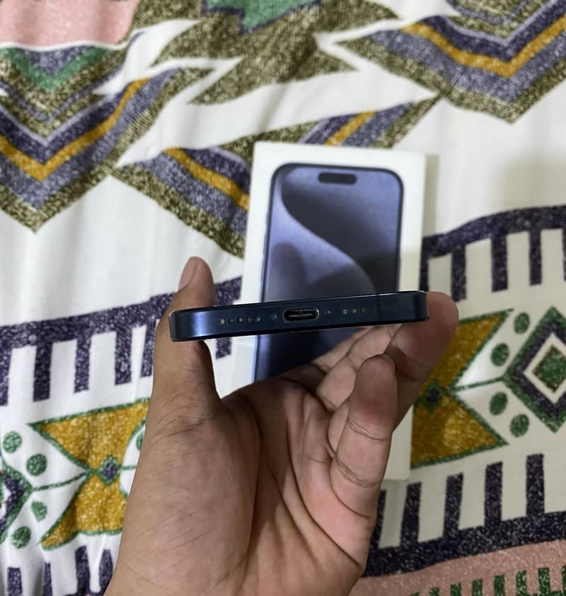 Apple iPhone 16 Pro 0