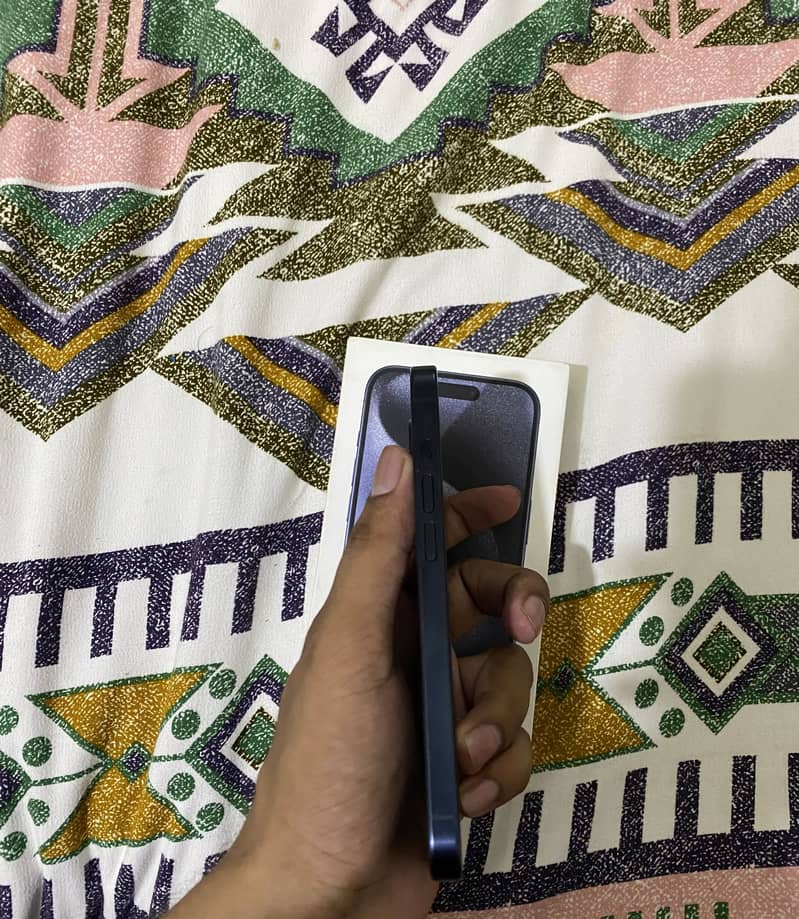 Apple iPhone 16 Pro 1