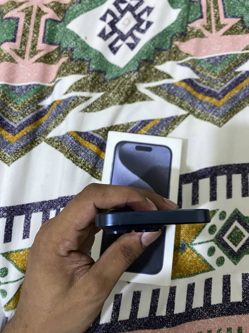 Apple iPhone 16 Pro 3