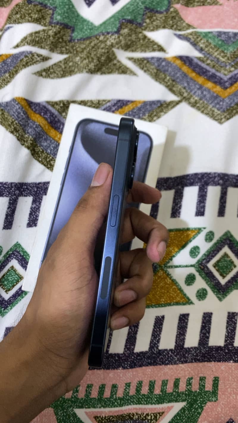Apple iPhone 16 Pro 4