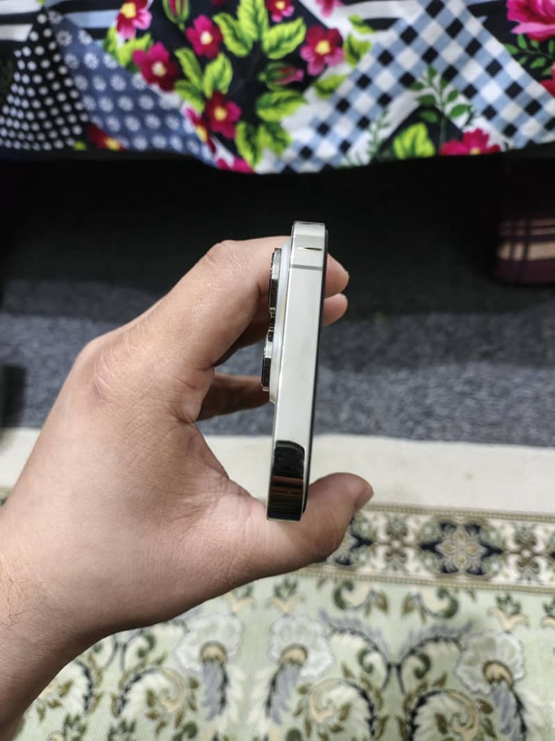 iPhone 14 Pro jv 2